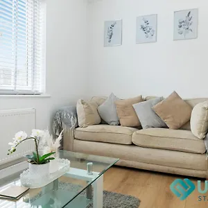 Luxury 3br House - Hot Tub - Near Castle, Qmc - Centre & Trent Bridge - Free Parking - Sleeps 6 Holiday home